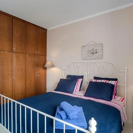 Sleeps 4 Pool Air Con Wifi Líndos