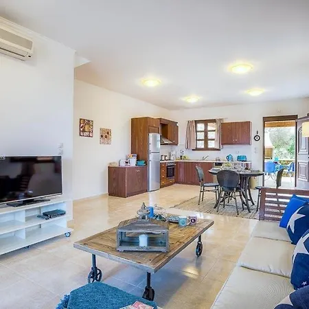 Villa Sleeps 4 Pool Air Con Wifi *