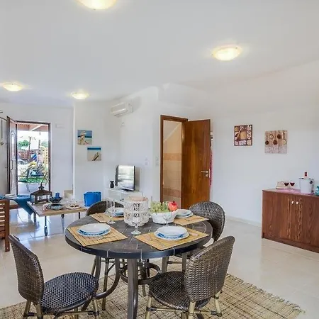 Sleeps 4 Pool Air Con Wifi Villa *