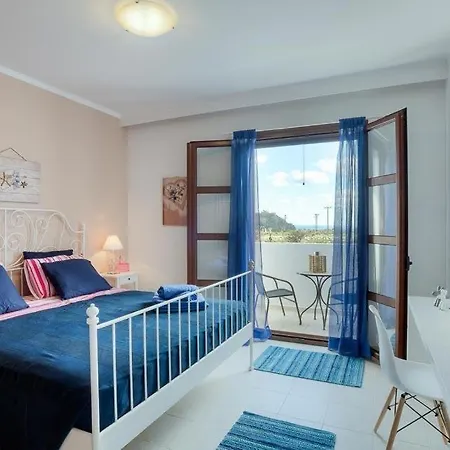 Sleeps 4 Pool Air Con Wifi