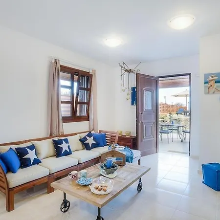 Villa Sleeps 4 Pool Air Con Wifi *