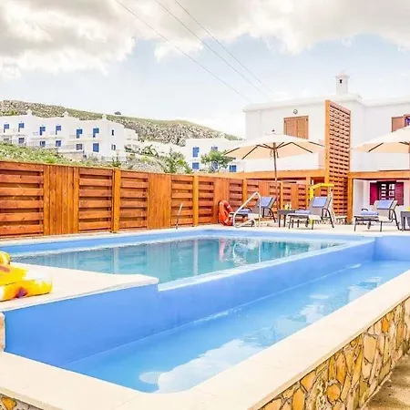 Villa Sleeps 4 Pool Air Con Wifi *